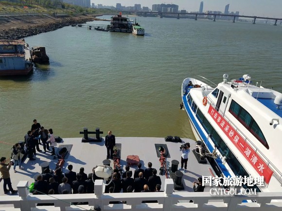 江西開展呵護一湖清水，嚴厲打擊非法采砂行動（圖）